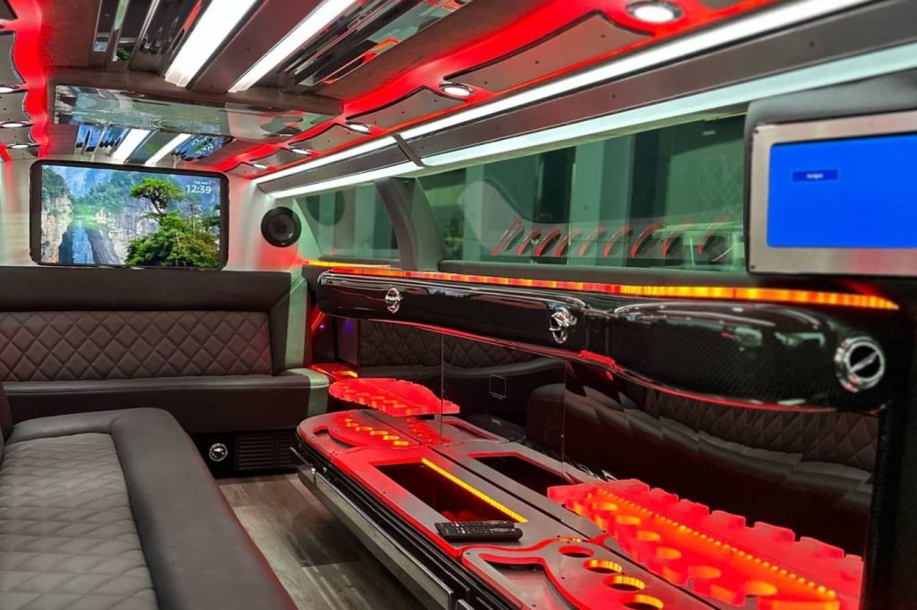 Chrysler 300 Pearl Edition [10 Seater] 2